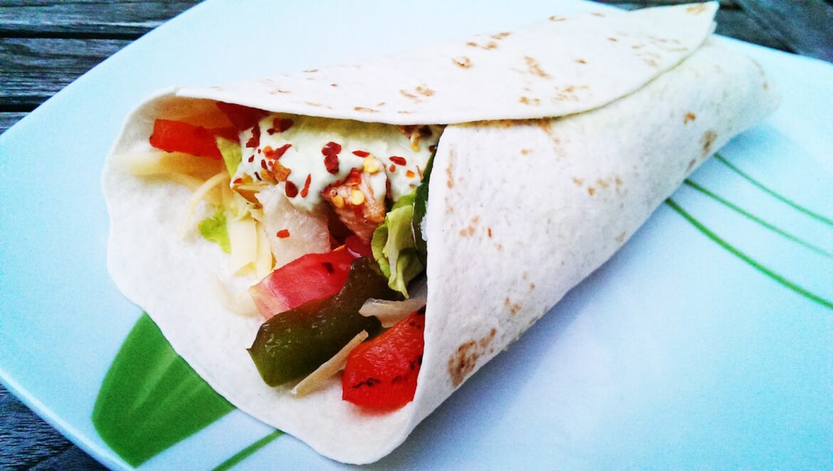 Fajita mit Hähnchen und Guacamole