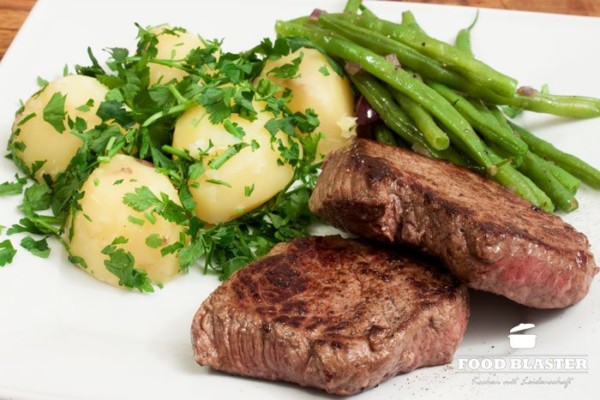 Pfeffersteak mit Kartoffeln und Bohnen Rezept - Food Blaster