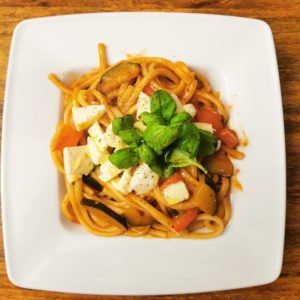 Titelbild: Spaghetti mit Zucchini und Tomaten