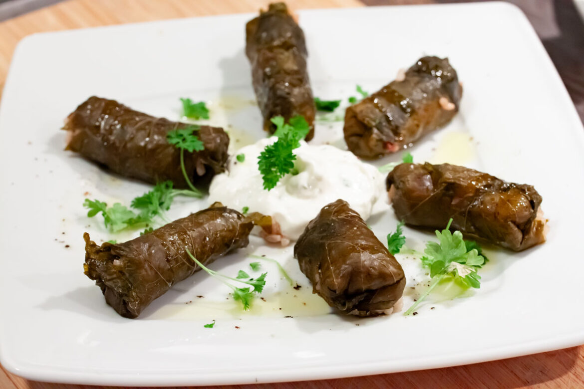 weinblaetter-anrichten Titelbild: Gefüllte Weinblätter