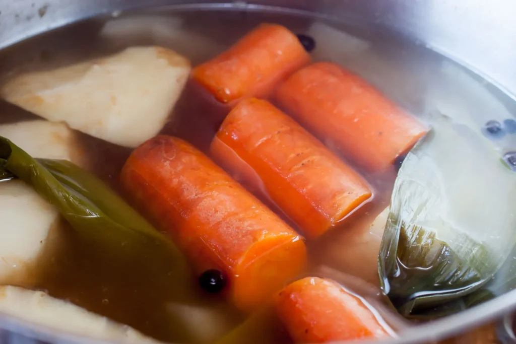 Supppengrün kocht im Topf