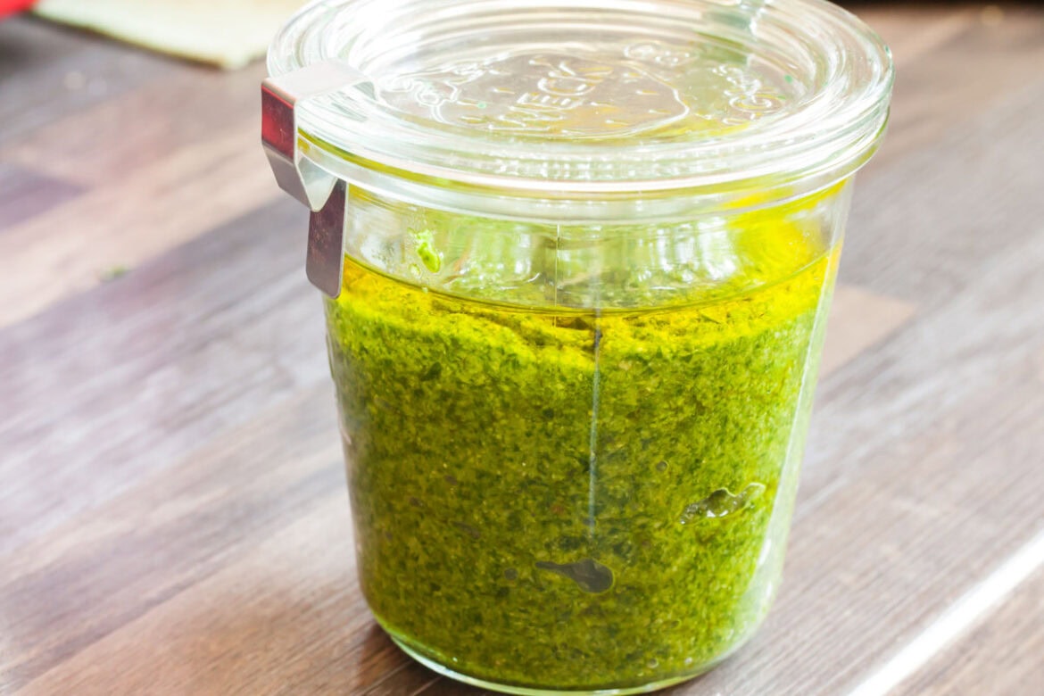 Fertiges Bärlauch-Pesto im Glas